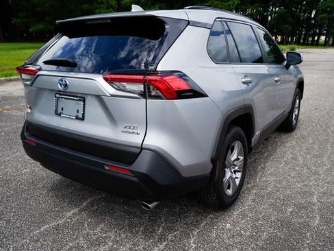 Used 2022 Toyota RAV4 XLE image 3