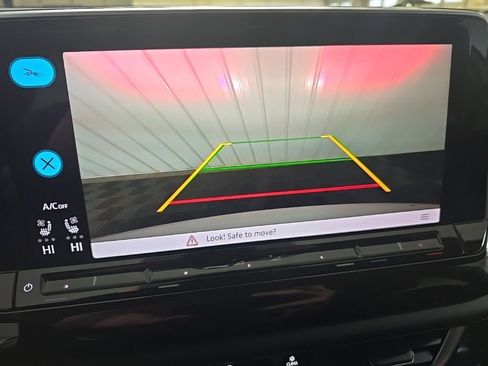 Used 2024 Volkswagen Atlas SE image 23