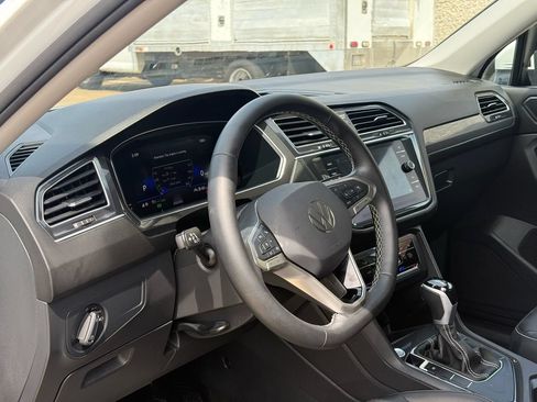 Used 2024 Volkswagen Tiguan SE FWD image 7