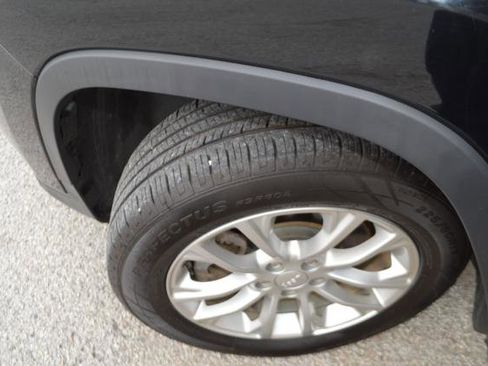 Used 2019 Jeep Cherokee Latitude w/ Popular Appearance Group image 22