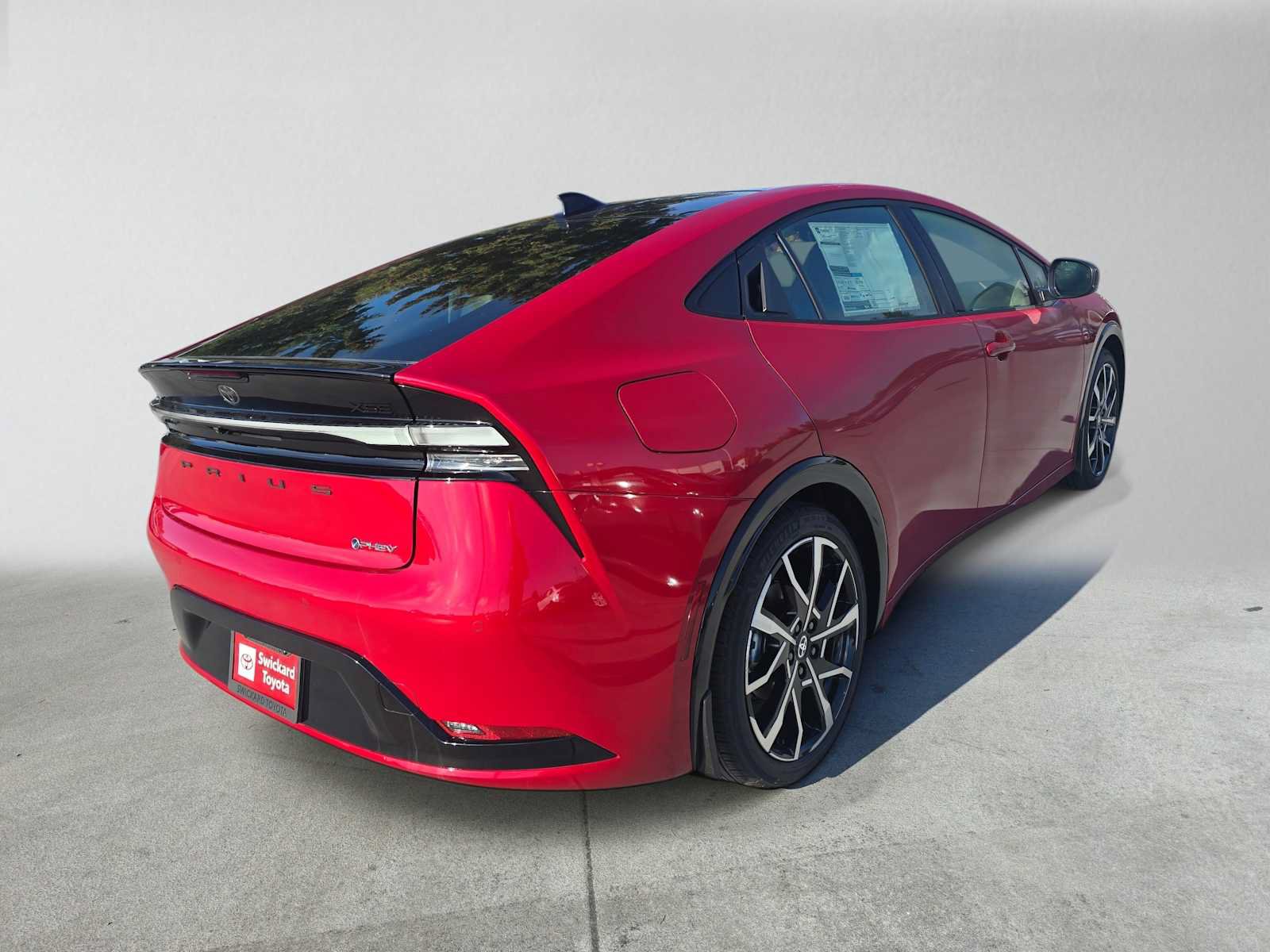 New 2027 Toyota Prius Plug-In Hybrid FWD image 3