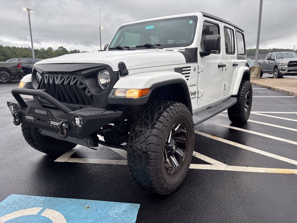 Used 2018 Jeep Wrangler Unlimited Sahara w/ Cold Weather Group AWD/4WD image 5