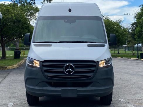 Used 2024 Mercedes-Benz Sprinter 3500 image 2
