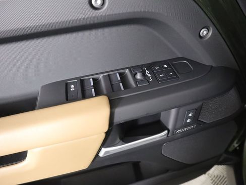 New 2026 Land Rover Defender 110 X-Dynamic SE image 25