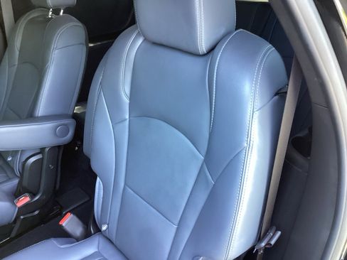 Used 2024 Buick Enclave Premium image 13