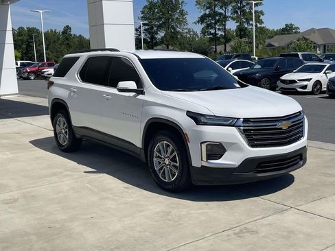 Used 2023 Chevrolet Traverse LT FWD image 4