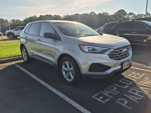 Certified 2019 Ford Edge SE FWD image 2