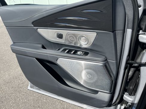 Used 2025 Lincoln Nautilus Reserve AWD/4WD image 17