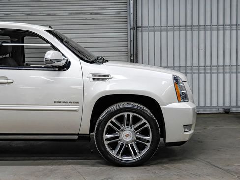 Used 2012 Cadillac Escalade Premium AWD/4WD image 10