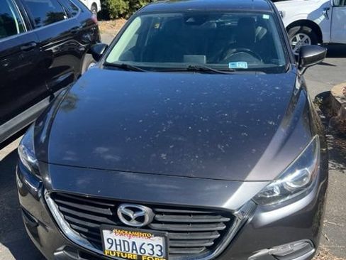 Used 2018 MAZDA MAZDA3 Touring FWD image 3