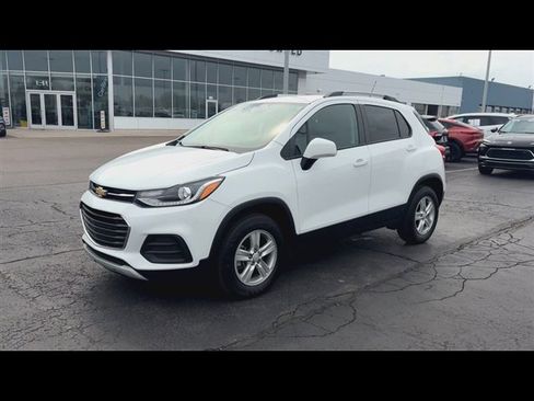 Certified 2022 Chevrolet Trax LT w/ LT Convenience Package image 4