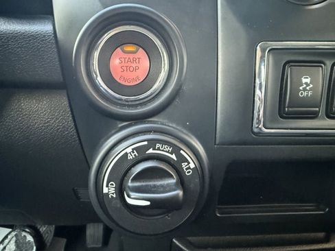 Used 2022 Nissan Titan SV image 27