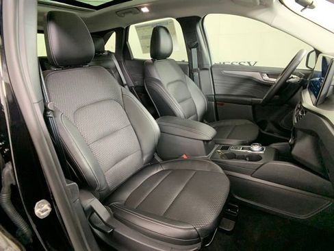 Used 2025 Ford Escape SE image 27