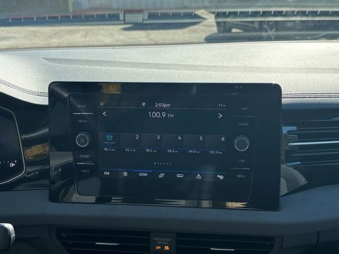 Used 2025 Volkswagen Jetta SE image 18