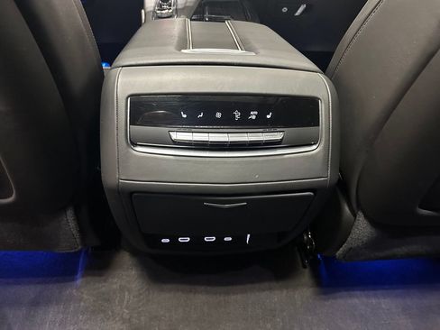 Used 2023 Cadillac Escalade ESV V AWD/4WD image 37