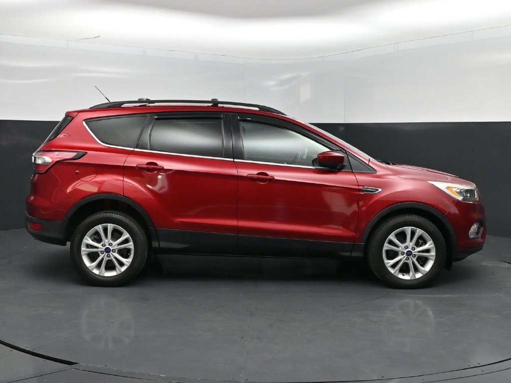 Used 2017 Ford Escape SE w/ Equipment Group 201A AWD/4WD image 8