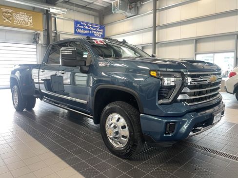 Used 2024 Chevrolet Silverado 3500 High Country w/ Technology Package image 1