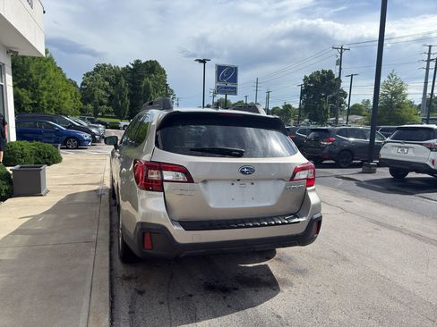Used 2019 Subaru Outback 2.5i Premium AWD/4WD image 4
