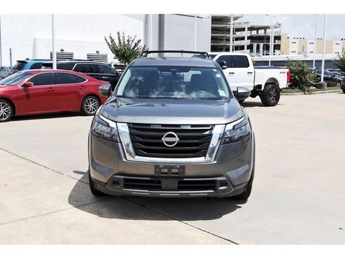 Used 2023 Nissan Pathfinder SV FWD image 2