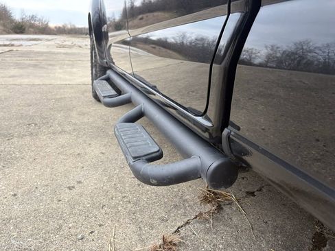 Used 2022 GMC Canyon AT4 image 11