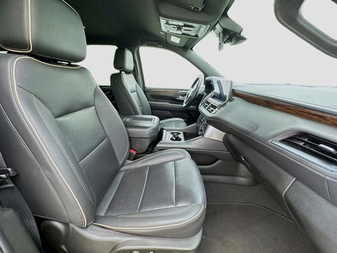Used 2023 Chevrolet Suburban Premier image 21