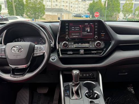 Used 2021 Toyota Highlander XSE FWD image 24