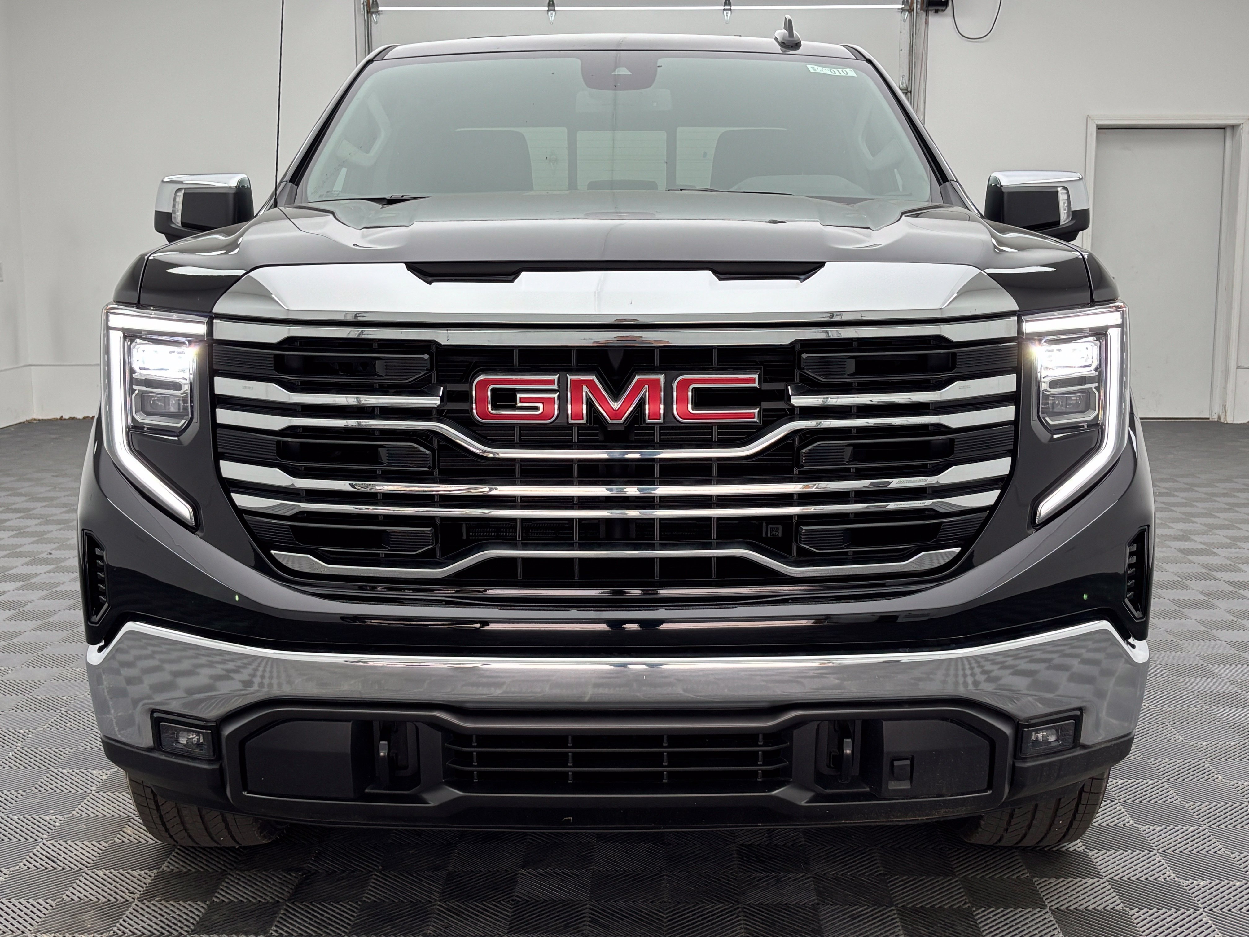 New 2026 GMC Sierra 1500 SLT w/ SLT Premium Package AWD/4WD image 15