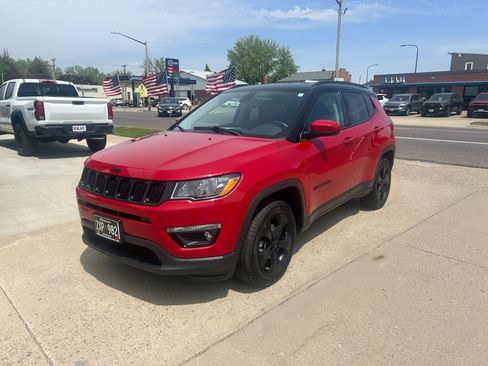 Used 2021 Jeep Compass Latitude AWD/4WD image 2