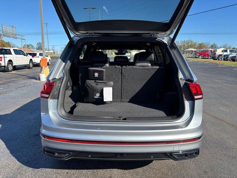 Used 2024 Volkswagen Tiguan SE R-Line image 24