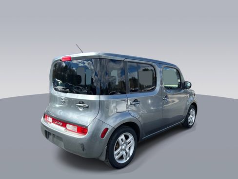 Used 2011 Nissan Cube 1.8 SL w/ Interior Illumination Pkg FWD image 3