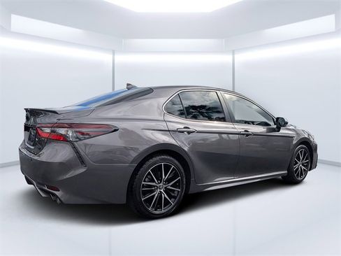 Used 2024 Toyota Camry SE w/ Cold Weather Package image 3