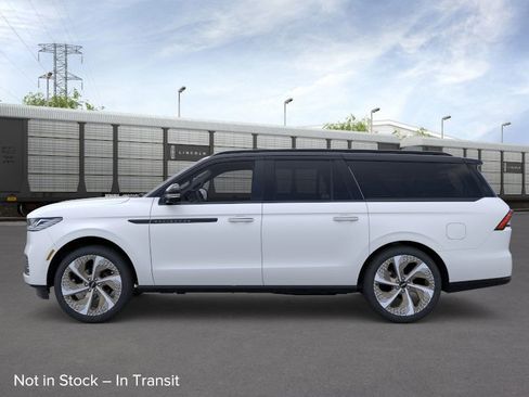 New 2026 Lincoln Navigator L Black Label AWD/4WD image 3