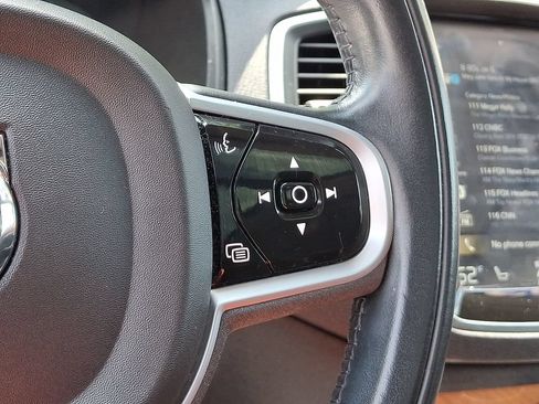 Used 2022 Volvo XC90 T6 Momentum AWD/4WD image 25