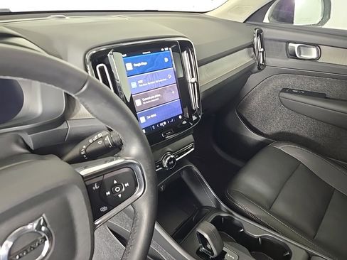 Certified 2024 Volvo XC40 B5 Core image 15