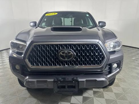 Used 2018 Toyota Tacoma TRD Sport w/ Technology Package AWD/4WD image 2