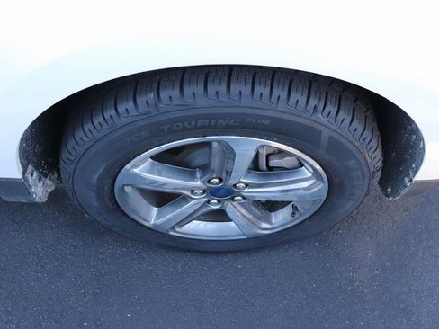 Used 2022 Ford Edge SEL w/ Convenience Package image 3