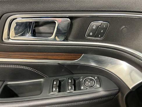 Used 2018 Ford Explorer Limited w/ Equipment Group 301A AWD/4WD image 13