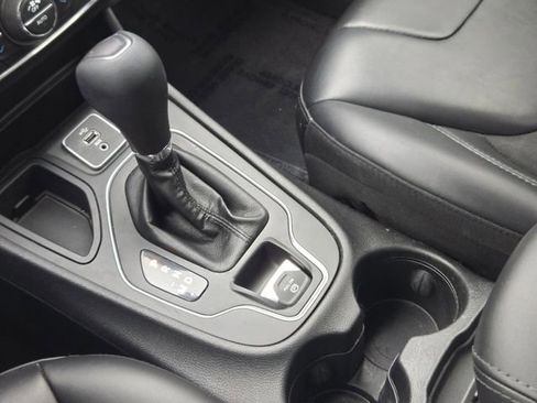 Used 2019 Jeep Cherokee Latitude Plus w/ Comfort/Convenience Group image 21