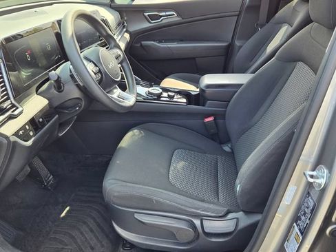 Used 2025 Kia Sportage LX FWD image 10