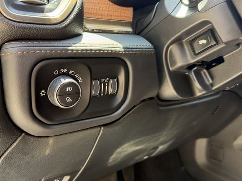 Used 2022 RAM 2500 Limited AWD/4WD image 13