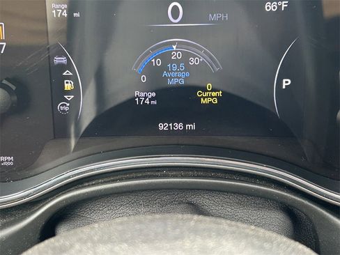 Used 2021 Jeep Grand Cherokee Limited w/ Luxury Group II image 36