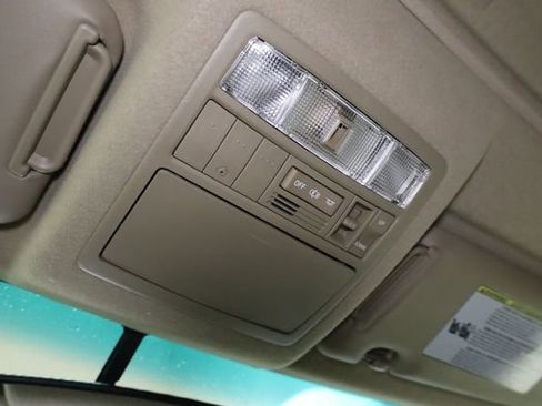 Used 2011 Toyota Highlander SE image 26