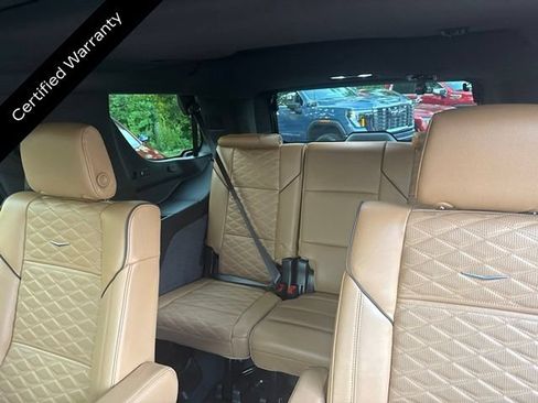 Used 2023 Cadillac Escalade Premium Luxury AWD/4WD image 16