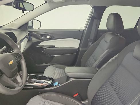 Certified 2025 Chevrolet Trax LT FWD image 14
