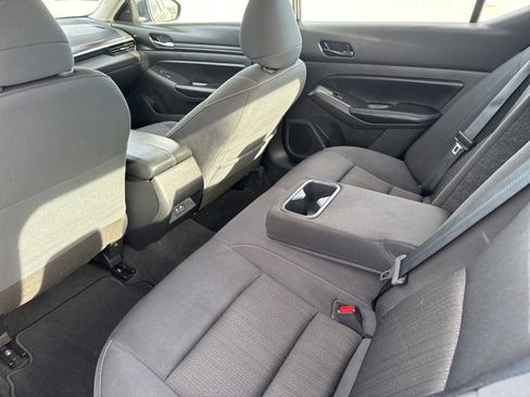 Used 2024 Nissan Altima 2.5 SV image 18