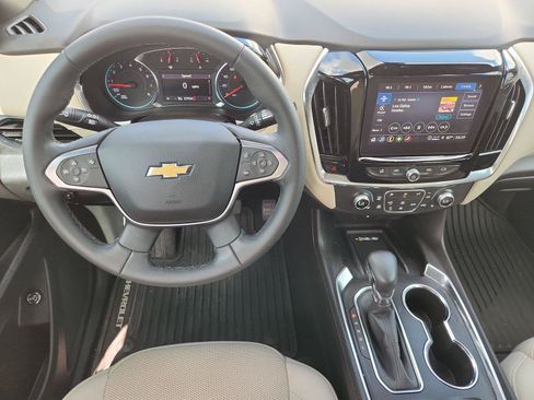 Used 2023 Chevrolet Traverse LT FWD image 11