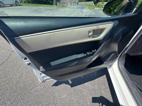 Used 2016 Toyota Corolla LE FWD image 13