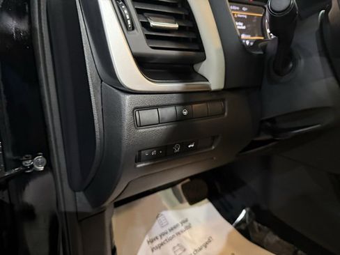 Certified 2025 Nissan Rogue SV image 13