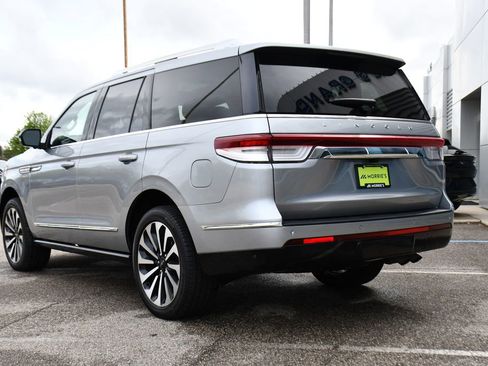Used 2022 Lincoln Navigator Reserve AWD/4WD image 4