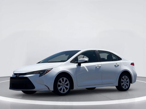 Used 2024 Toyota Corolla LE FWD image 2